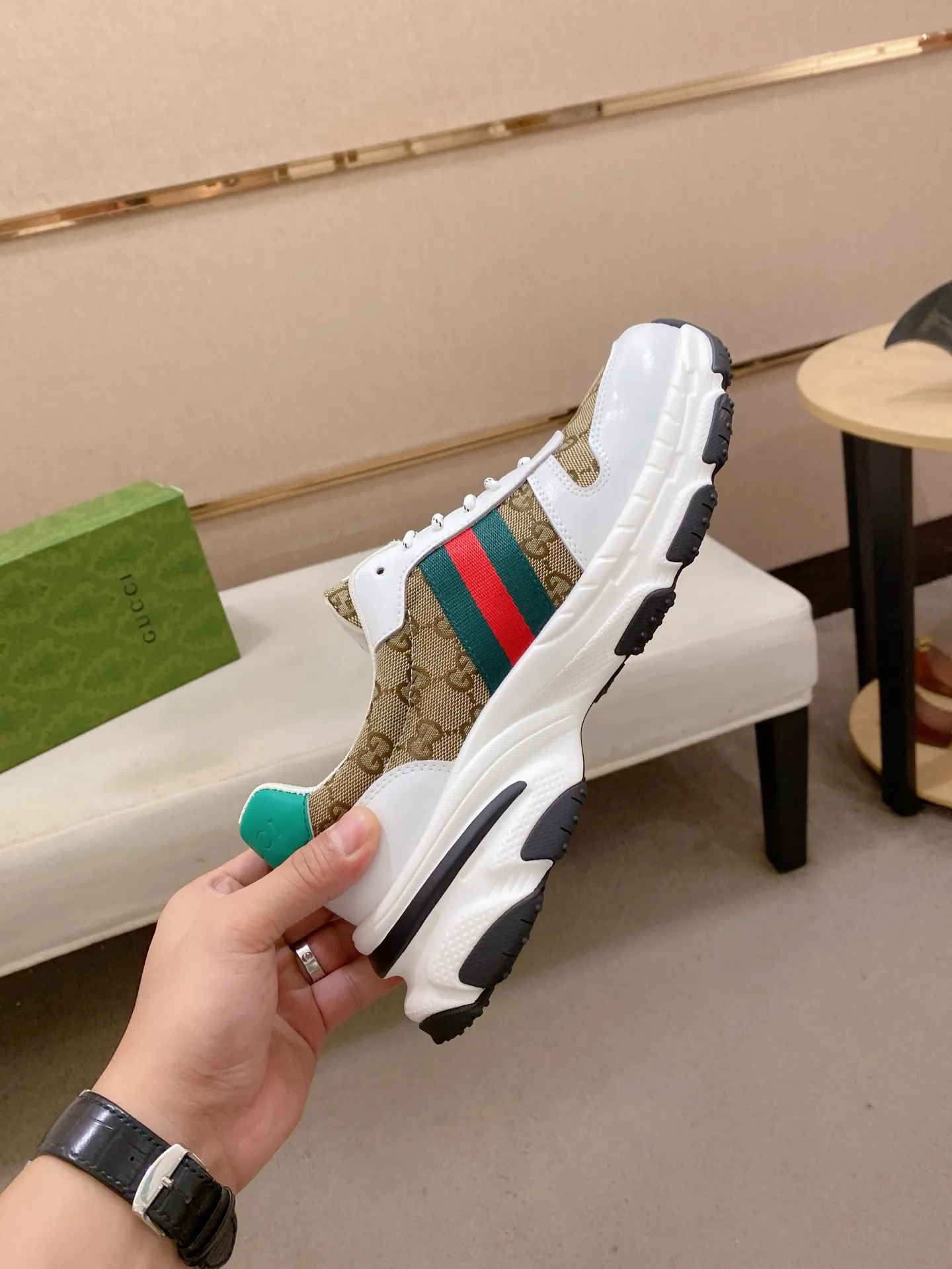 Men's Men's Shoes 442💰 High-quality new GUCCI counters are on the market at the same time. The new men's shoes, 😘fabrics are selected from imported cowhide, and the lining is sheepskin lining. 👍🏿 High-end ☄️ air-cushion molded anti-slip rubber outsole, exquisite lines, simple and elegant, comfortable and high-end for leisure travel. Code number: 38 to 44 (45 can be customized and cannot be returned or exchanged)